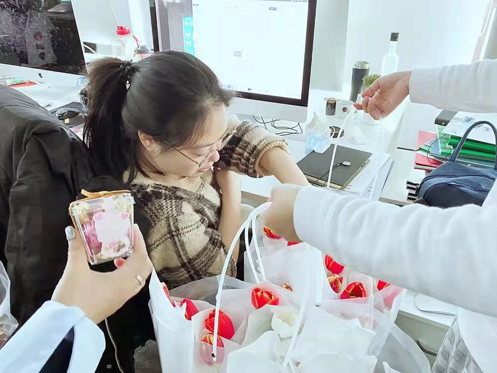 “女子力，正無(wú)窮”！歐賽斯女神們，節(jié)日快樂(lè)！